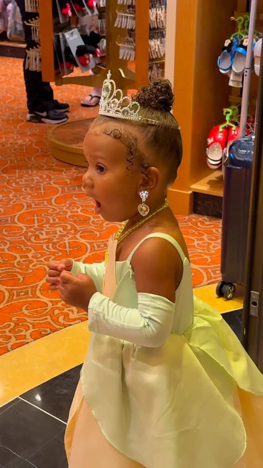 Princess Tiana knows exactly what she wants!😂🥰👑 @disneycruiseline @disneyparks 

#disney #disneycruise #toddler #momlife #girldad