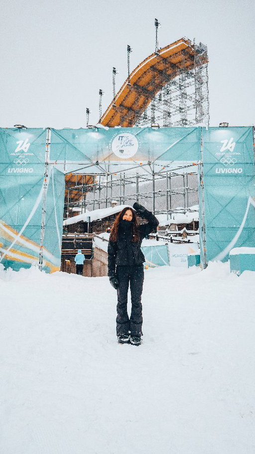 Começou! ❄️ Nosso primeiro dia nos Jogos Olímpicos de Inverno com a @visa_br foi inesquecível: neve, emoção e muita história pra contar. E amanhã tem mais! ⛷️✨

#MilanoCortina2026 #WinterOlympics #VisaAmbassadors #WorldwidePartner #VisaInfinite