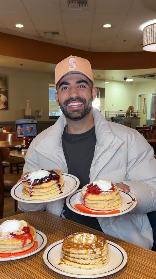 Want free food? Follow me @aminshaykho 🙌🏼 FREE pancakes at IHOP (no purchase) 🥞 #ihop #fastfood