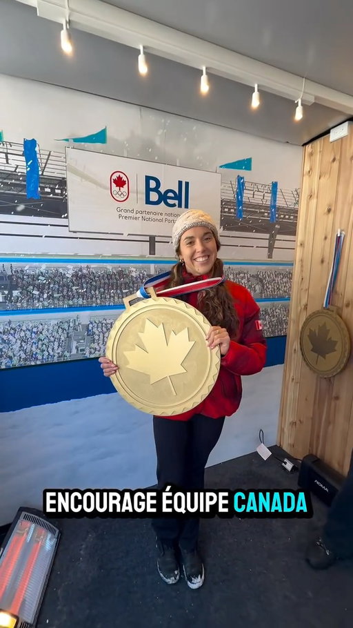 Quelle ambiance au FestiFan de Montréal💙
 
À l’Esplanade Tranquille, j’ai eu la chance de participer aux activités au kiosque de Bell et d’encourager Équipe Canada à l’occasion de la fin des Jeux Olympiques. 
 
Une communauté rassemblée, fière et passionnée. 🤍
 
Le sport nous unit, peu importe la saison. 🇨🇦