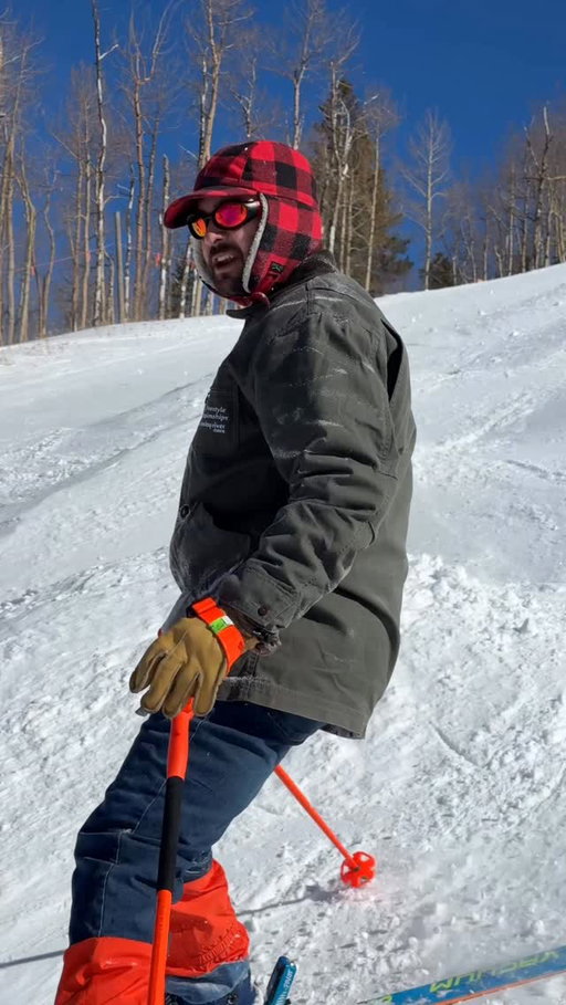 There we were…in @jonnymoseley’s mogul clinic and this friggen guy shows up! Friggen @donnypelletier207
⛷
Thanks @sscvail for the course