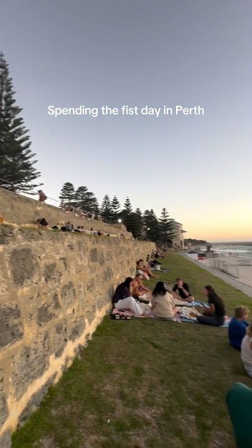 Such a nice city so far! I already had my fist dive in the sea, watched the Sunset and the Skyline, and so many more to come! 🌅

#standaretopost @stanforcreators #perthaustralia #workingholidayaustralia #solotravel #travelgram