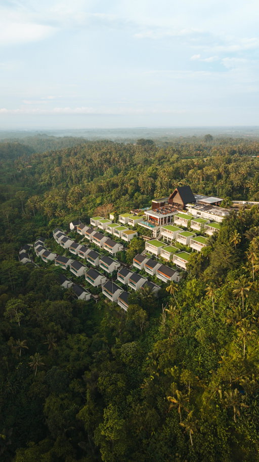 Dreaming of an escape like this…💭🍃🌴

📍 @anantaraubudbali 

Listen to the jungle come to life as the first sun rays filter through the trees. Tucked between the rainforest and rice terraces, this peaceful retreat is surrounded by tropical greens and tranquil moments where you can truly relax. This is your sign to book your stay with @luxury.escapes ✨

Who else needs a weekend here? 😍

Send this to someone you need to escape to the jungle with & follow @tripseatravellers for more unique getaways 🫶

#luxuryescapes #anantaraubudbali #anantara #balihotels #bali