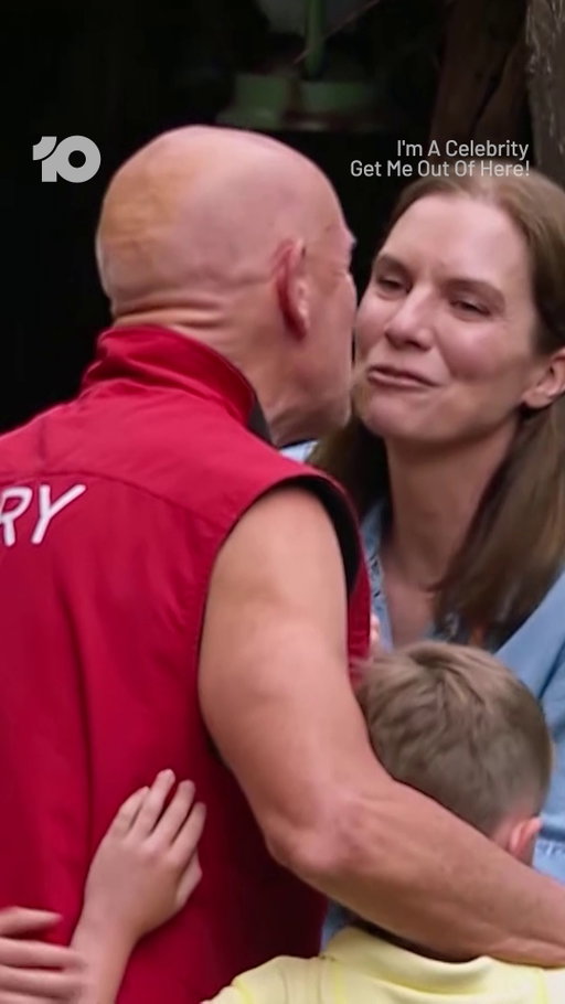Not a dry eye in the jungle 😭

#ImACelebrityAU Grand Finale | Stream Now on @Channel10AU