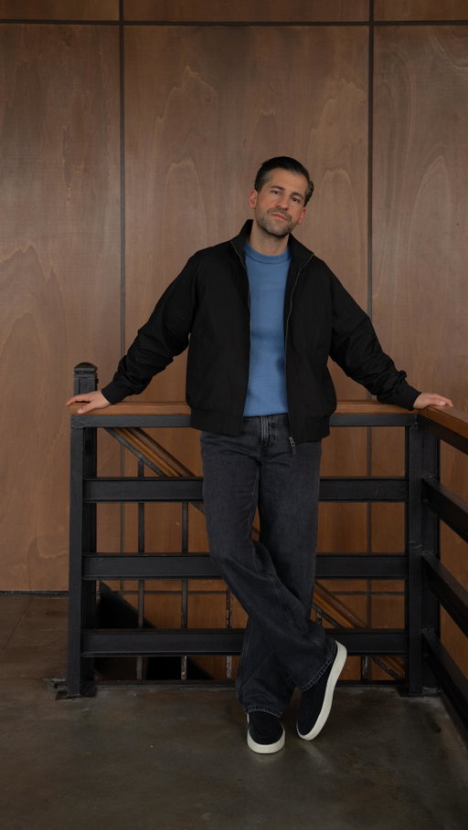 Effortless sophistication with smart staples, transitioning from professional to casual seamlessly in @uniqloeurope 
Shop the look: https://liketk.it/5UHse

______
#kostawilliams #UNIQLO #LifeWear *ad/werbung