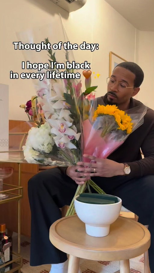 Happy Black History Month 🤎✨
#flowers #blackhistorymonth #bouquet #flowerarrangment