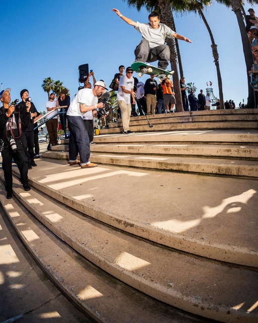 OLLIE 💥 Stoked to get something on this legendary spot 🙌
📸: @burnout