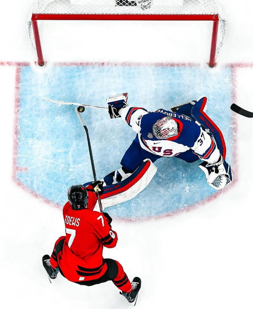 This picture needs to be in the Hockey Hall of Fame, TODAY. 🇺🇸🥇