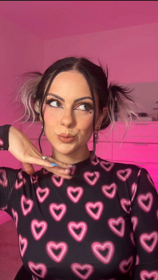 Spikey bun hair tutorial with blonde hair extensions ✨ who's gonna try it? 

@cliphairlimited extensions 
ib: @nicoli_ravioli_ 

#hairtutorial #y2khairstyle #spacebuns #hairextensions #y2khair