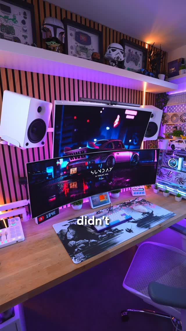 Did you know that the royal family use Samsung products in the royal household? 👀

Samsung displays a royal warrant on some of their packaging which is only granted to companies who’s products are actively used by the royals in Buckingham Palace and other residences 🤯

Who’d love to see King Charles rocking some Arc Raiders on his Samsung Odyssey OLED ultrawide monitor? 😅

@samsunguk #techtok #techfacts #oled #gamingmonitor #gamingsetup