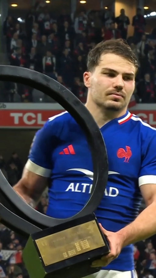 Armoire solide requise pour supporter ce trophée ⚠️
 
#GreatnessM6N #Since1883