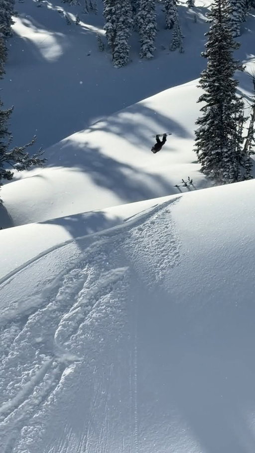 Yesterday I got my first pow day of the season and got the OK to try some higher impact landings… absolute banger of a day out there with the squad could not be more hyped!