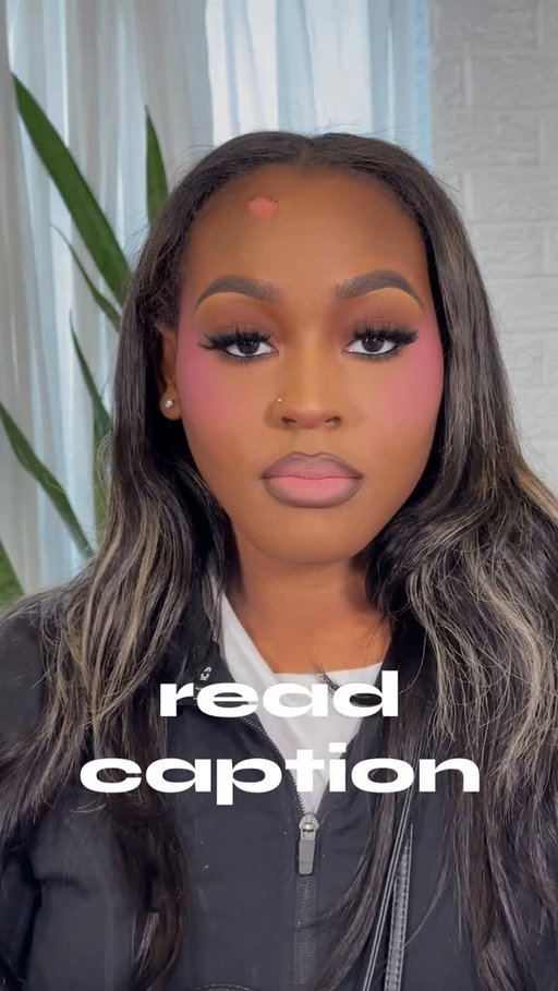 Educational Post: If you ever come across burning yourself & would still like to get your makeup done here’s my list of Do’s & Don’ts: 

DON’T:
- if the skin is broken do not put makeup on it
- if the skin is blistered do not put makeup on it
- if the burn is fresh don’t put makeup on it
- don’t use harsh products 
- don’t use alcohol-based products IT WILL BURN

DO:
- apply aloe vera (you or your client can decide this)
- if the burn is healed enough work AROUND it
- as the client send a picture to your mua first
- use a beauty blender to avoid rough tapping from a brush
- apply thin layers as your testers.

Hope this was helpful💕 If you have any other suggestions lmk #MaryOnTheBeat 
#makeuptutorial #nolamakeupartist #makeupartist #houstonmua