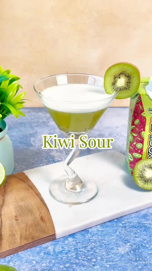 Kiwi Sour. Balanced. Chilled. Done right. 🥝🍸 Find our NEW Strawberry Kiwi BeatBox in stores near you using the link in our bio!🔗

Ingredients:
● kiwi slices
● 1 tbsp sugar
● 0.5 oz lime juice
● 2 oz Strawberry Kiwi BeatBox
● 1 oz Aquafaba

#beatboxbeverages #beatbox #kiwisour #cocktail #strawberrykiwi #ugc