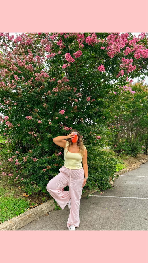 Spring outfit inspo for your next fit! 🌷💗
•
#shopping #outfitinspiration #fashioninspo #thrifting #springvibes