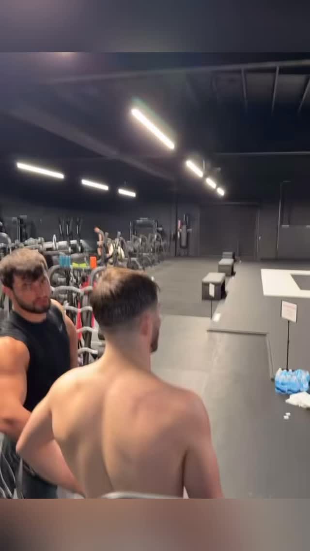 Khamzat Chimaev and his team watched Sean Strickland defeat Anthony Hernandez and reminded him he crushed Dricus du Plessis:

“Habibi calm down, I destroyed the guy who beat you twice 🤫American bi*** 😂.”