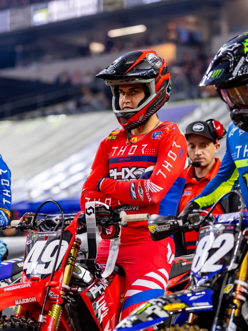 Overall a solid day just not the end result we wanted. Was pushing forward in the main, stayed committed to skimming the whoops, and ended up crashing with a few laps left. Honestly happy to salvage a p9. Team is crushing it right now, thank you to everyone in my corner. 
Be back next weekend, fired up👊🏼