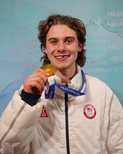 Now that's a golden smile if we've ever seen one 🥇🇺🇸 #WinterOlympics