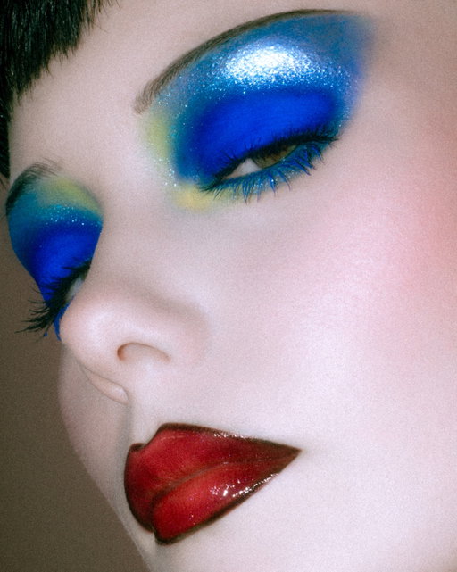 blue velvet & worn in red
eyes -
#narimi 03 cold crow palette
lips -
@maccosmetics lip pencil in root for me
@kikomilano hydra lip gloss in 13 fire red