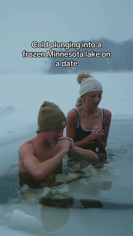 “Don’t leave me hangin” 🤣🥶 

•
•

#50Dates50States #minnesota #dating #midwest #winter