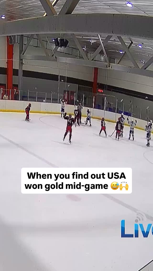 The moment peewee players in North Carolina found out that Jack Hughes scored to win gold… they even got a timeout to celebrate 🙌

(via @raleighraptorspwaa)