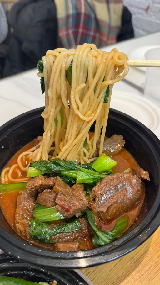 It’s been freezing in NYC and nothing hits like soup dumplings on a cold day (especially with this blizzard ☃️). Nan Xiang Express is my go-to and serves delicious soup dumplings and comforting Shanghainese classics that are hearty, flavorful, and perfect for sharing. Be sure to check out their multiple locations in NYC! @nanxiangexpress 

Items pictured:
- cold soy milk
- grapefruit and peach green tea
- cucumber salad
- vegetable spring roll
- pork soup dumplings 
- crab meat and pork soup dumplings
- wontons in peanut sauce
- pork pot stickers
- braised beef noodle soup
- nan Xiang express fried rice

📍NYC locations (more on their website):

1. Williamsburg Brooklyn , 67 Grand St, Brooklyn, NY 11249
2. Downtown Brooklyn, 148 Lawrence St, Brooklyn, NY 11201
3. Forest Hills, NY, 07-50 Queens Blvd, Forest Hills, NY 11375
4. Upper West Side, 2783 broadway, New York, NY 10025
#nyc #nyceats #soupdumplings #nanxiangexpress #nycwinter