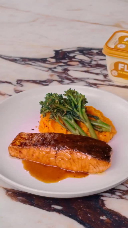 I’m passing the baton to @tillyramsay as @flora is back supporting the TCS London Marathon ! This April @flora is helping @feeding_britain to donate up to 24,000 meals and snacks during the school holidays…So to get Tills training it’s time to whip up a delicious miso glazed salmon, sweet potato mash and broccoli with Flora ! #ad