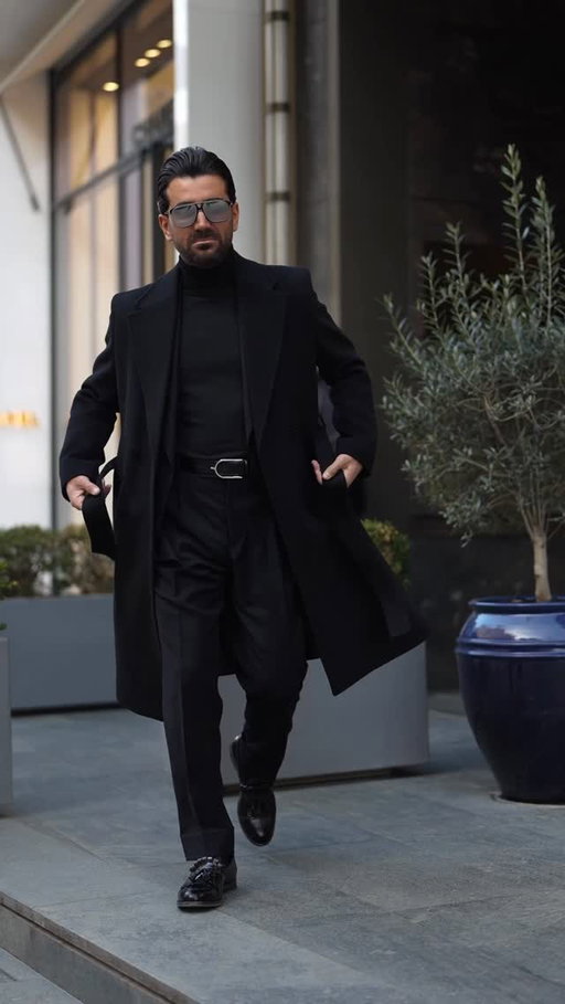 When you’re not sure what to wear, go with black. It never goes wrong.
@melikkamstore ‘s signature 6x1 double-breasted suit paired with our new overcoat.
Now available in store and online