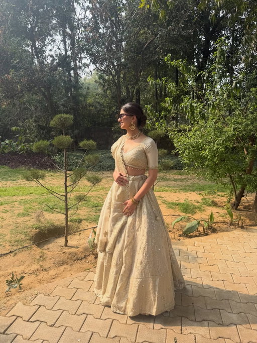 my flatmate got married to my neighbour ❤️🧿 cutest couple ever @shreya.priyam @boi_onkar 🧿🧿 
#onkarkisreya #couplegoals #nonazar