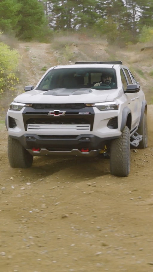 Man’s best friend 🤝 Man’s favorite truck