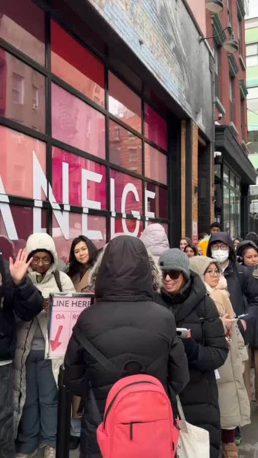 Back in the studio with another look at the JuicePop Box Studio for @laneige_us, built to launch the new JuicePop Box Lip Tint. A custom record store moment where sound met shade, with @katseyeworld campaign details, try-on stations, and photo moments made for headliners.

#CNCexperiences