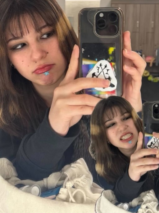 some of the biggest stars in the world wearing the cutest lil stars in the world 🩵⭐ love love love seeing everyone shrinking spots w sal acid patches !!