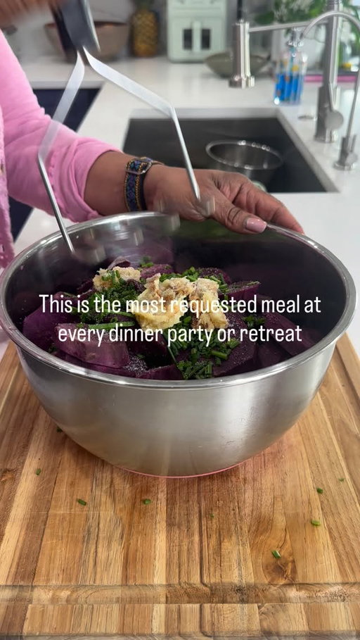 This might be the most requested dish at every dinner party and retreat, and honestly, I understand why. I love making it, it’s comforting, flavorful, and always a crowd favorite. But don’t forget… I have so many other delicious recipes for you to try too!

Today’s plate: crispy fried oyster mushrooms with roasted garlic purple potatoes — and yes, the potatoes are absolutely the star of the show.

✨ Peeled and steamed purple sweet potatoes
✨ Roasted garlic
✨ Fresh chives
✨ Vegan butter
✨ A pinch of salt

Comment “Link” and I’ll send you the link for the step by step recipe and video for the Fried Oyster Mushrooms 👌🏽

Simple ingredients. Big flavor. Every single time.

#myvegankitchenlife #plantbased #dinner