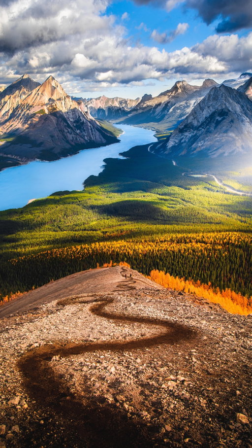 Grizzly bears 🤝🏼 Canadian hikes 🐻 

Would you do it?

#canada #travel #adventure