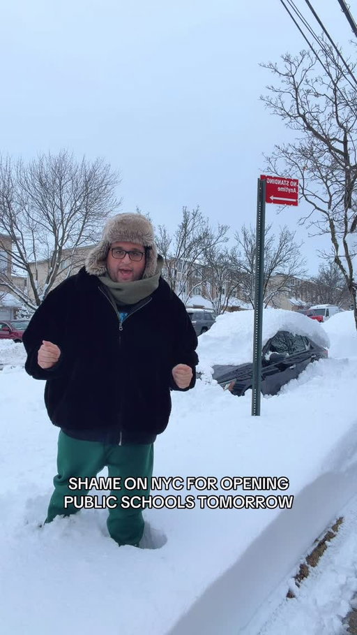This has nothing to do with politics! Shame on NYC for not even considering a remote day tomorrow. Did anyone consider teachers/paras/staff of all DOE buildings? I don’t even have kids but if I did they would NOT be going to school tomorrow. Half the blocks aren’t plowed and let’s not even get into the fact that you have to dig your car out of these crazy conditions!!!! You expect people to drop off/pick up their kids? 

#newyorkcity #doe #nyc #publicschools #statenisland