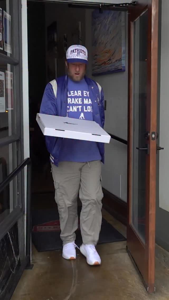 Barstool Pizza Review - Hi Hat (San Francisco, CA) Bonus Chocolate Chip Cookie Review