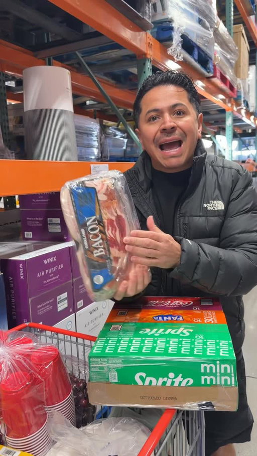 When you take your husband to the grocery store!!! @sa_kenah 

••
••
••
#funny #couples #married #comedia