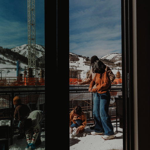 Trading city lights for mountain heights at @grandhyattdeervalley . Thanks for having us!
.
.
.
.
.
#mountains #quietvacation #family #luxuryhotels #staycation

https://liketk.it/5Vbk7