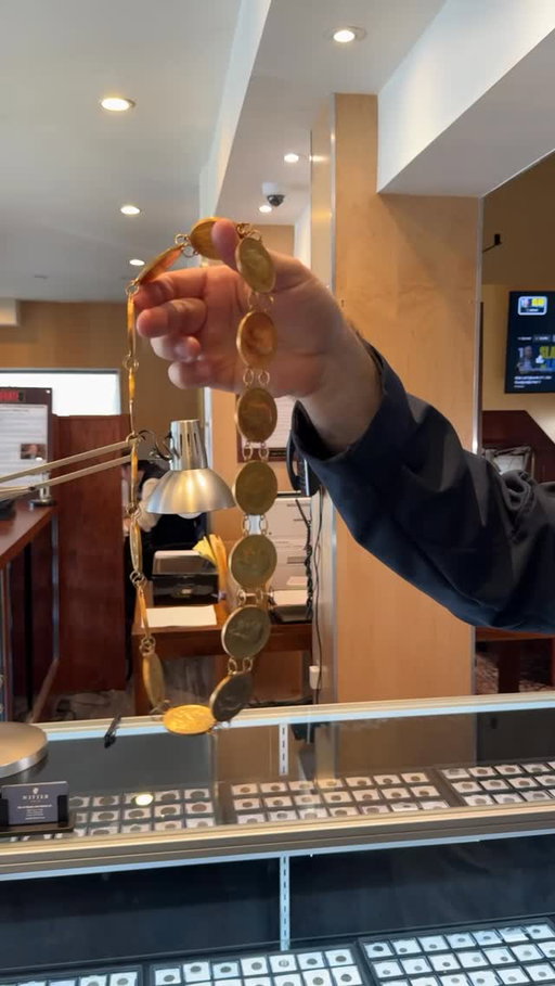 How much in gold do you guess? 

#gold #rarecoins #coincollecting #coins #shiny