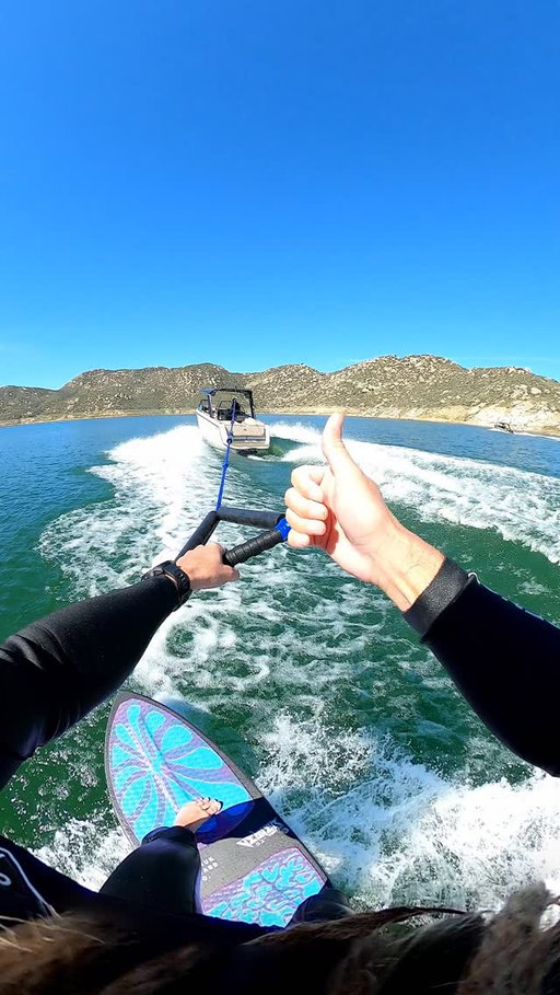 What’s better than surfing behind an @arcboats ? Having another one whip you into the wave! #wakesurfing #extremesports #stunts #arcboats