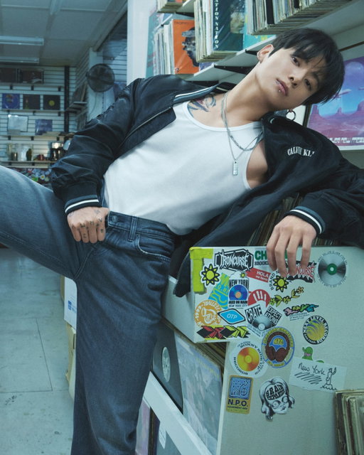 @mnijungkook in the 90s Straight Jean. Low-slung and relaxed.

Discover the spring campaign on CalvinKlein.com

Photographed by @mertalas.