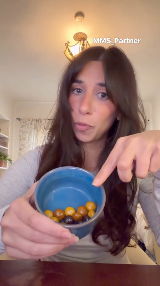 #MMS_Partner I am in love with these Peanut Butter Cinnamon Roll @mmschocolate !! But I need your help to win the Flavor Vote and beat @fibula for ONCE. Try them and head to the link in my bio to vote for your favorite flavor :)