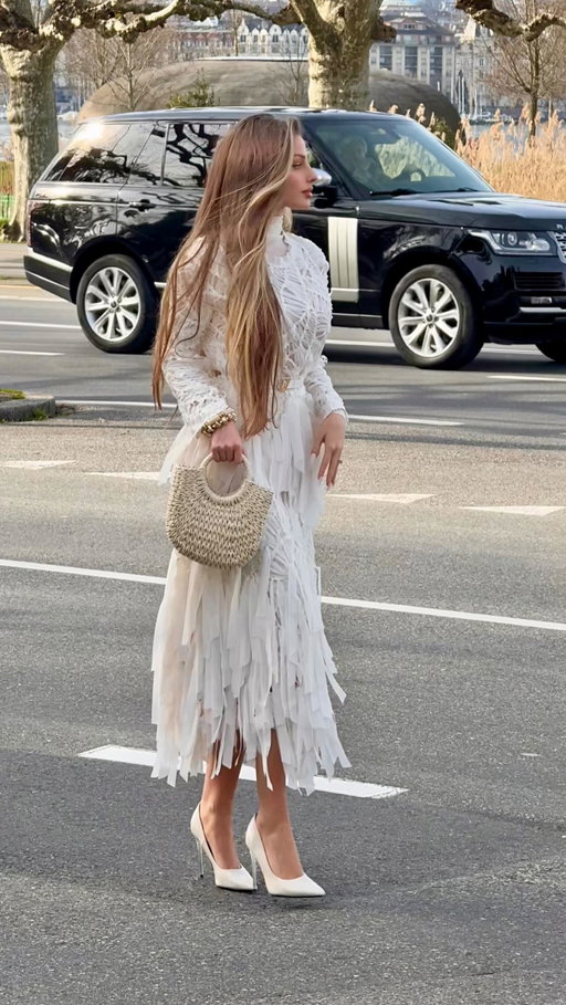Ready for the spring in Switzerland 🌸🌼 Wearing this unique statement piece from @skyeandiris (code Zanny20)

#fashion #elegant #feminine #oldmoney #spring