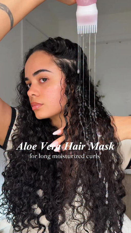 Aloe Vera hair mask for juicy curls 🌱🪴

This hair mask has been holding my hair DOWN. The hydration I always have after doing this mask is insane and leaves my hair super soft and shiny 

#curlyhair #hairhack #healthyhair #curlyhairroutine