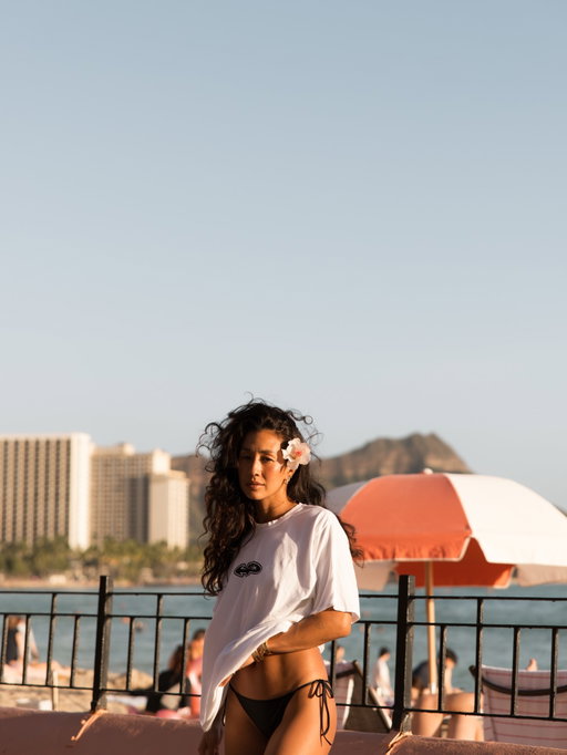 At the end of the day she’s just a girl from the beach at Waikīkī. MYSELF, is here 

@honolulupawn

Pc: @jaebelu