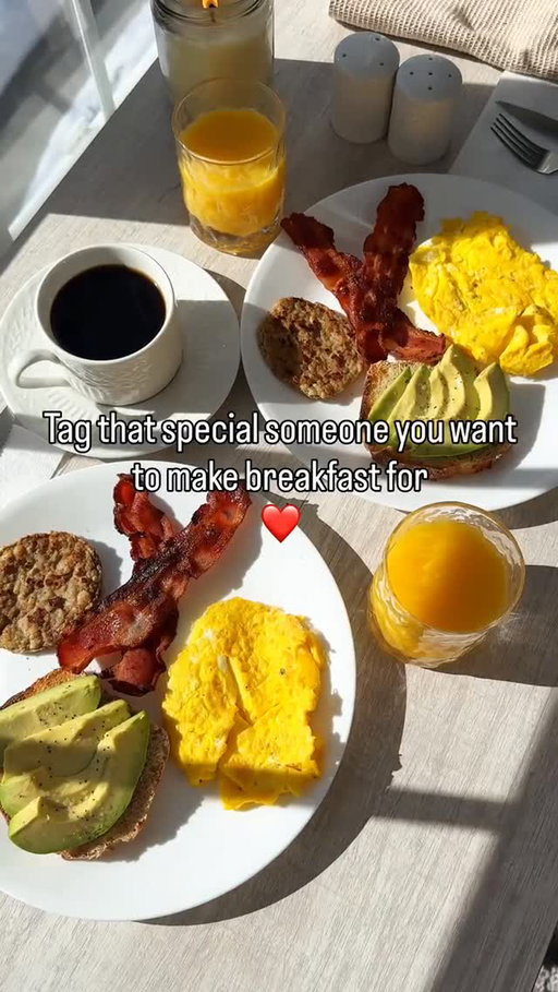 APPLEGATE® meat + skillet = breakfast for everyone.