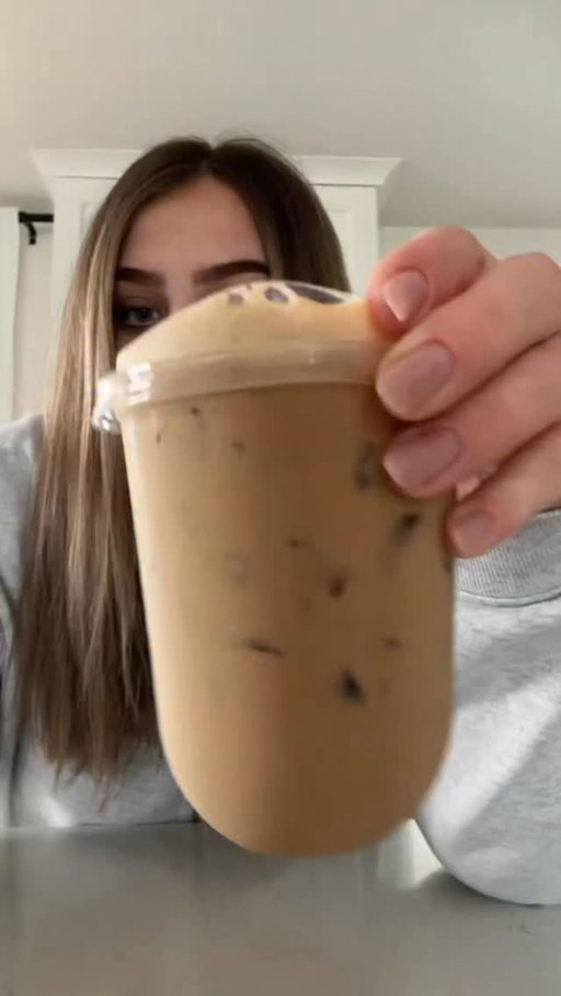 I’m obsessed with how rich and creamy this latte taste. It’s a brown sugar white chocolate latte with a dash of cinnamon🤎 #icedcoffee #coffeeathome #icedlatte #coffeerecipes #coffeefromhome @breville @tossware