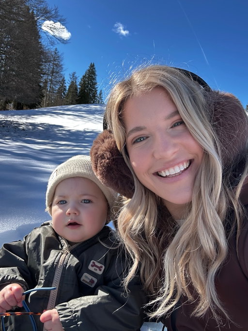 Quelle magnifique journée 😍☀️ Sans grande surprise Abel a adoré la luge 😂🙈