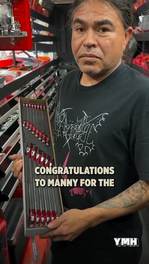 Manny, blink twice if you need help. #YMH 767