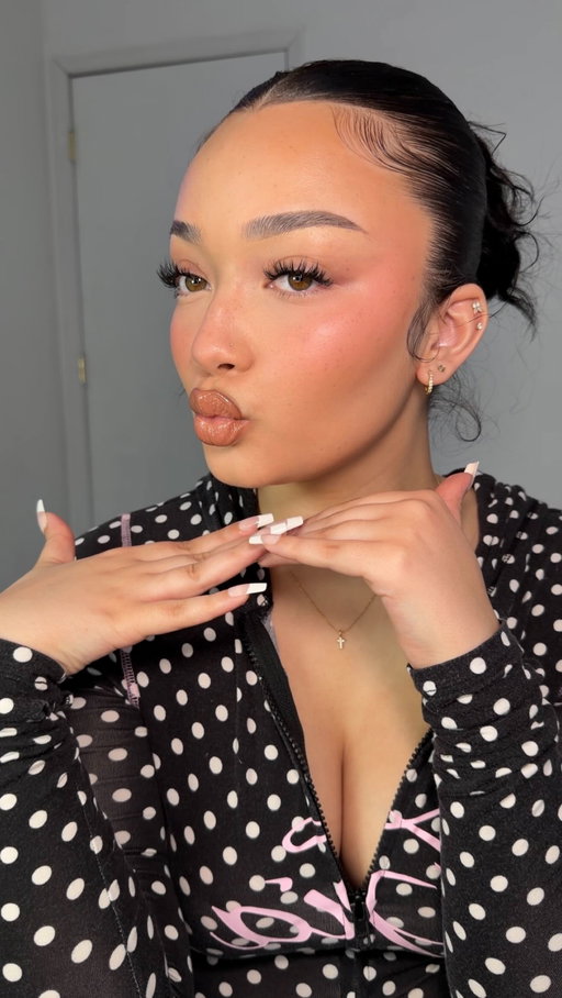 i posted the full tutorial on my tiktok (@toriejaden) 🎀🤍
-
products used:
@byoma milky toner
@milkmakeup hydrogrip gel tint shade 5
@benefitcosmetics precisely my brow pencil 
@lorealparis brow lami gel & setting spray 
@juviasplace volume 4 blush duo
@makeupforever hd skin concealer shade 1N10
@hauslabs bronzer in terra sol
@doncosmeticsofficial setting powder shade 1 
-
#makeuptutorial #makeup